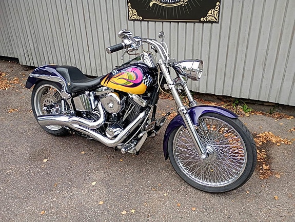Harley-Davidson Softail Custom FXSTC 2 of 8