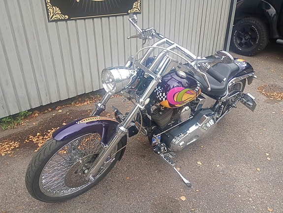 Harley-Davidson Softail Custom FXSTC 5 of 8