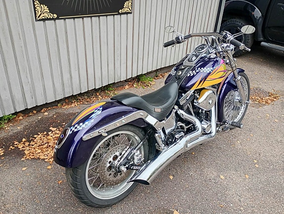 Harley-Davidson Softail Custom FXSTC 3 of 8