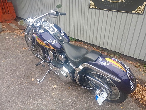 Harley-Davidson Softail Custom FXSTC 6 of 8