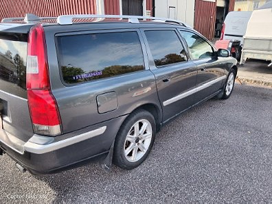 Volvo V70 2 of 8