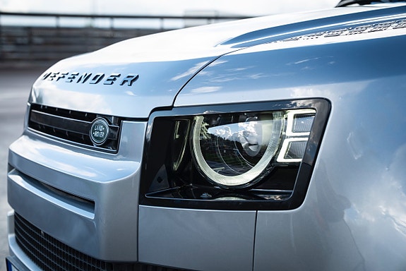 Land Rover Defender 110 28 of 30