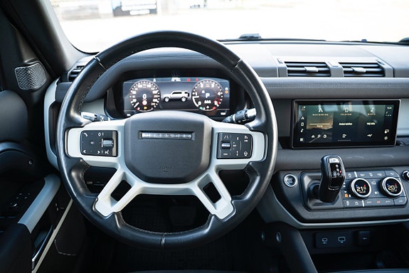 Land Rover Defender 110 22 of 30