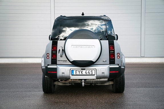 Land Rover Defender 110 7 of 30