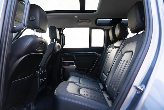 Land Rover Defender 110 14 of 30