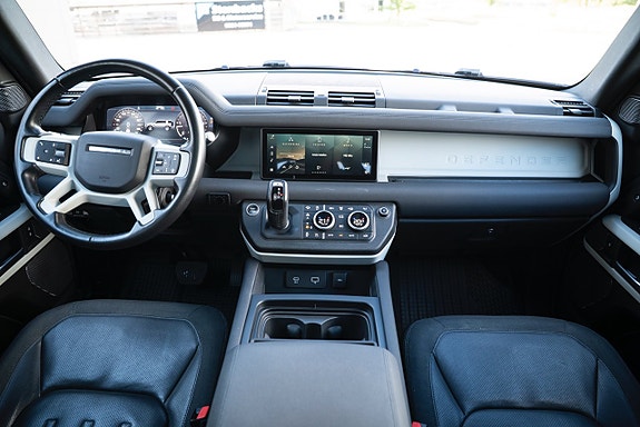 Land Rover Defender 110 10 of 30