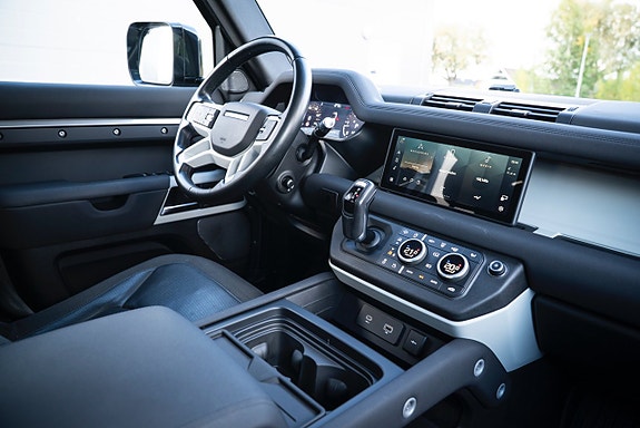 Land Rover Defender 110 11 of 30