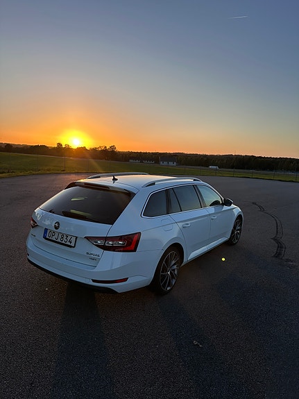 Skoda Superb 6 of 9