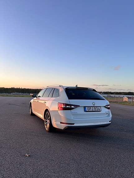 Skoda Superb 4 of 9