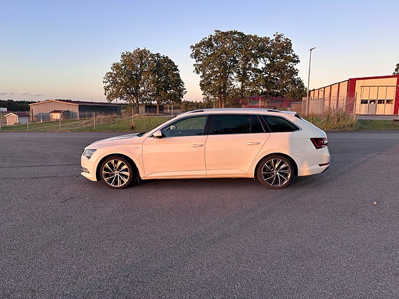 Skoda Superb 3 of 9