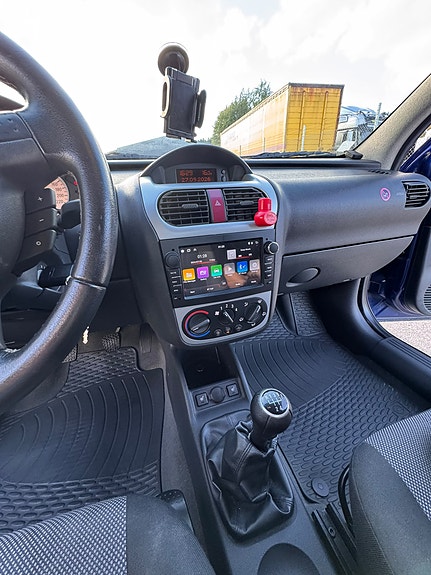 Opel Corsa 2 of 8