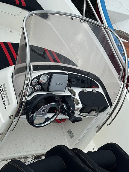 Micore 570 CC Offshore 4 of 4