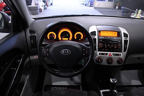 Kia Ceed 10 of 23