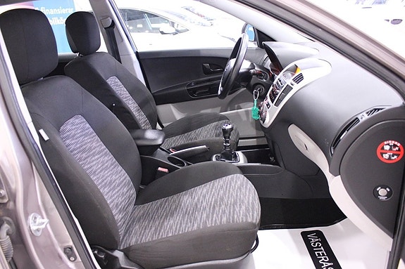 Kia Ceed 13 of 23
