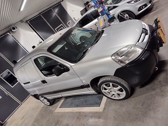 Peugeot Partner 2 of 9