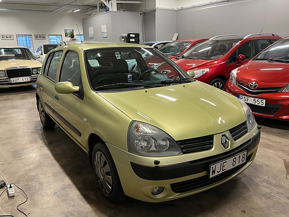 Renault Clio 11 of 15