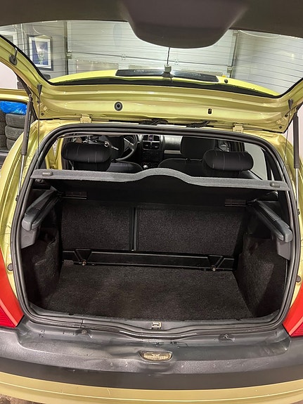 Renault Clio 14 of 15