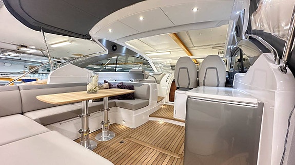 2024 Princess V40 2 of 12