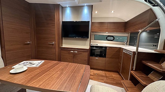 2024 Princess V40 5 of 12