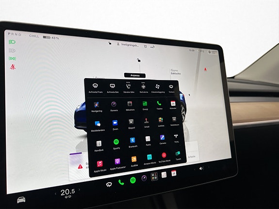Tesla Model Y 16 of 30