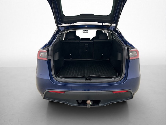 Tesla Model Y 11 of 30