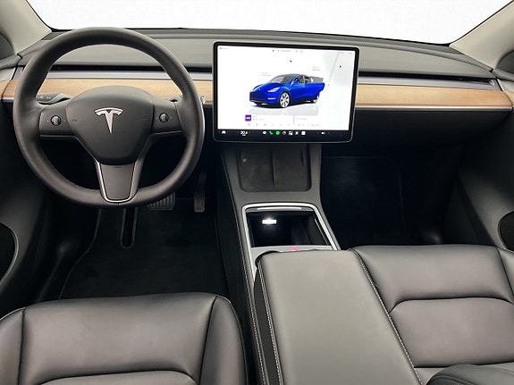 Tesla Model Y 13 of 30