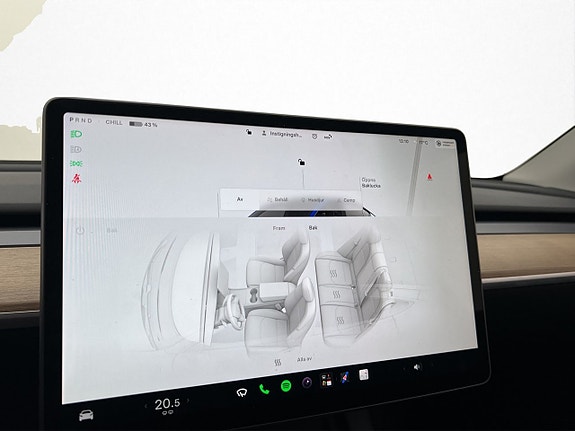 Tesla Model Y 18 of 30