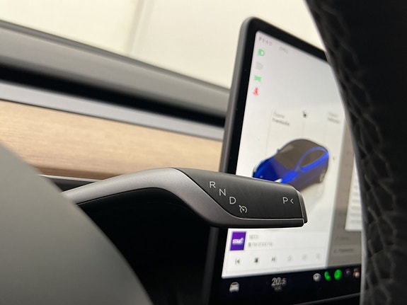 Tesla Model Y 25 of 30