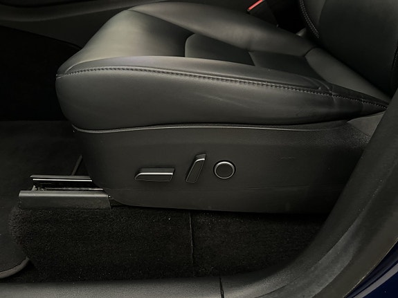 Tesla Model Y 15 of 30