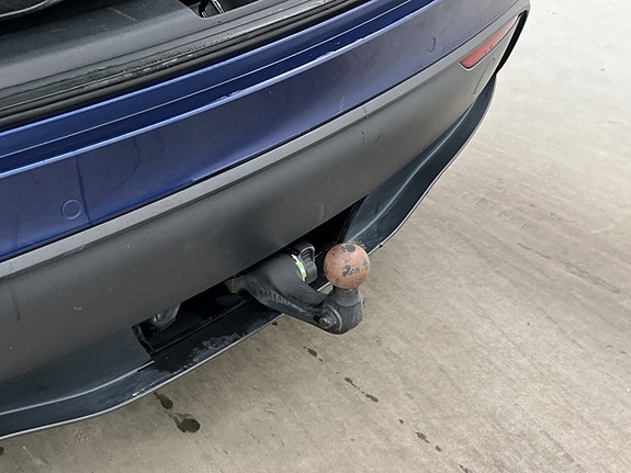 Tesla Model Y 9 of 30