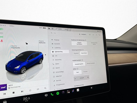 Tesla Model Y 19 of 30
