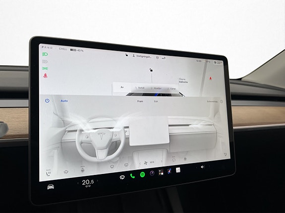 Tesla Model Y 17 of 30
