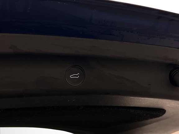 Tesla Model Y 23 of 30