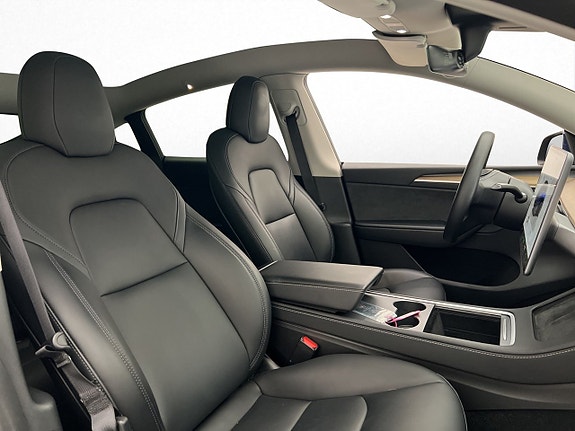 Tesla Model Y 14 of 30