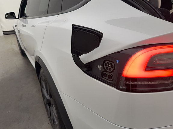 Tesla Model X 10 of 30