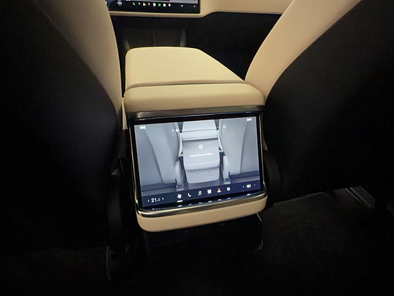 Tesla Model X 25 of 30