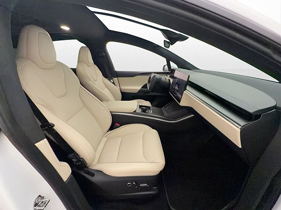 Tesla Model X 14 of 30