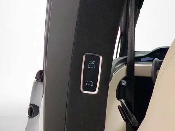 Tesla Model X 16 of 30