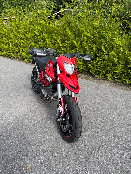 Ducati Hypermotard 796 2 of 4