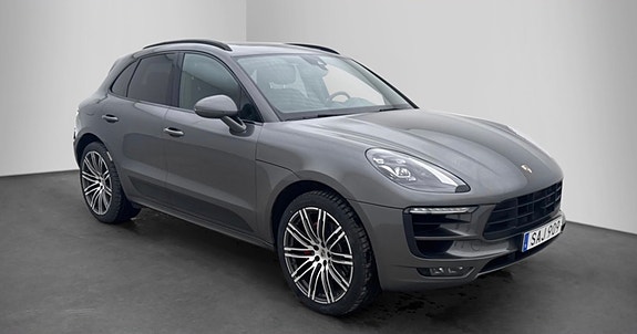 Porsche Macan GTS 2 of 10