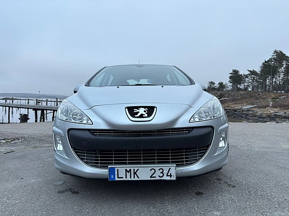 Peugeot 308 4 of 11