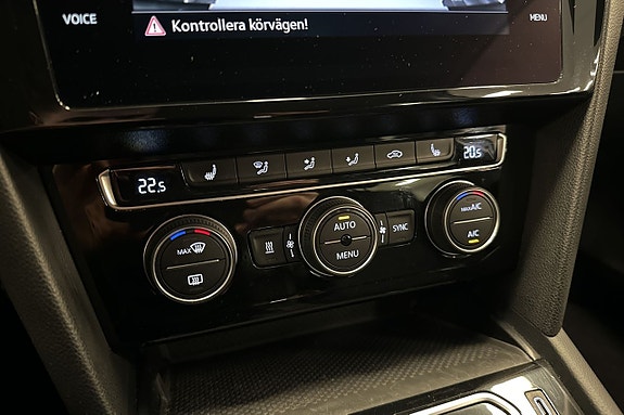 Volkswagen Passat 23 of 28