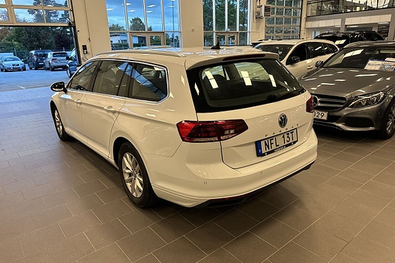 Volkswagen Passat 9 of 28