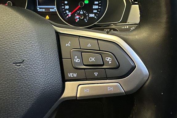 Volkswagen Passat 17 of 28