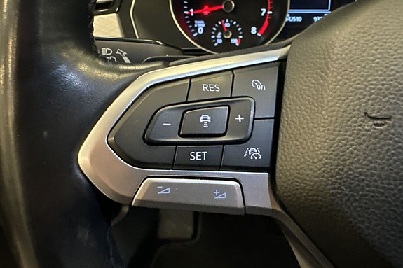 Volkswagen Passat 16 of 28