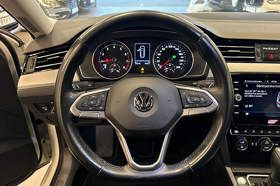 Volkswagen Passat 15 of 28