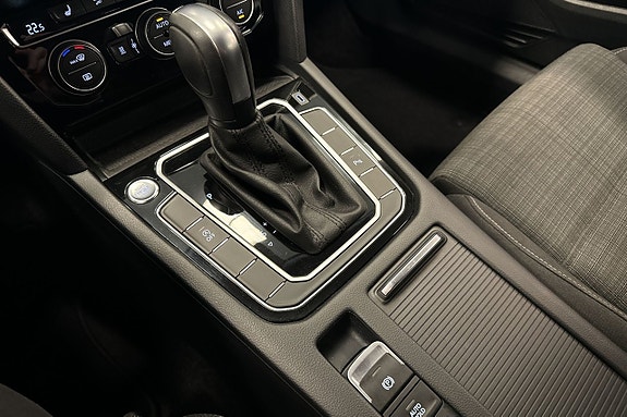 Volkswagen Passat 24 of 28