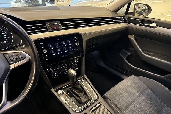 Volkswagen Passat 18 of 28