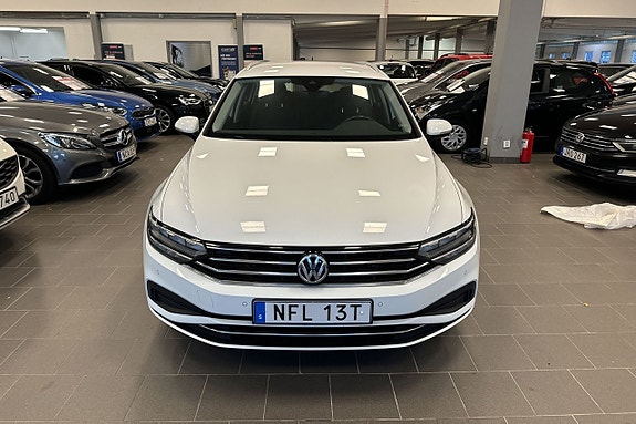 Volkswagen Passat 3 of 28