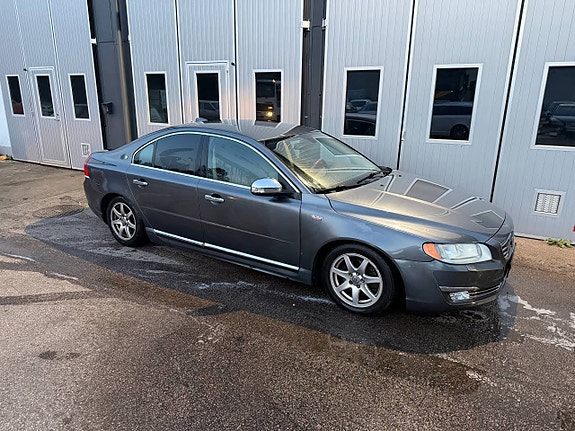 Volvo S80 2 of 6